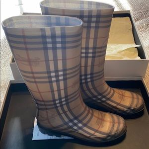 Burberry House Check Pattern Rubber Rain Boots